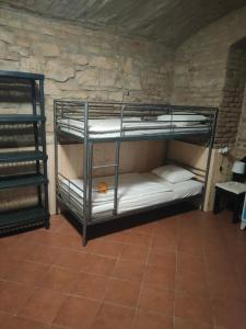 Letto o letti in una camera di Alba Hostel