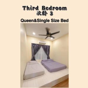 Una cama o camas en una habitación de Sekinchan Paddy Pool View ｜适耕庄稻田泳池景