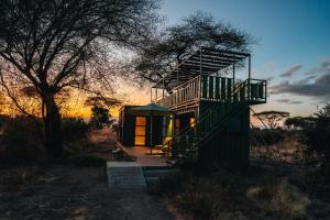 a tiny house in the middle of a field at Elephant lodge in Kwa Kuchinia