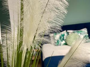 En eller flere senge i et værelse på Blue Apartment close to Old Town