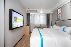 Postelja oz. postelje v sobi nastanitve VX Hotel Shanghai Yixian Road Dabaishu