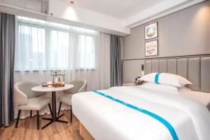 Postelja oz. postelje v sobi nastanitve VX Hotel Shanghai Yixian Road Dabaishu