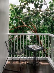 Ein Balkon oder eine Terrasse in der Unterkunft The StandardX, Bangkok Phra Arthit