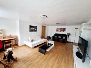 Imagen de la galería de Schöne Wohnung mit Garten nahe schweizer Grenze, en Küssaberg