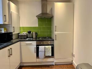 Η κουζίνα ή μικρή κουζίνα στο Stylish, Modern Home in Central Dundee Sleeps 4 +25 φωτογραφίες
