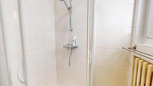 Koupelna v ubytování La Symphonie de l'Orangerie + 13 fotografií