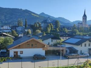 A general mountain view or a mountain view taken from Az apartmant