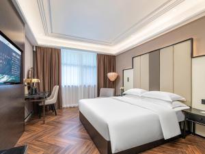 Łóżko lub łóżka w pokoju w obiekcie 锦江都城 新沂行政中心北京路店