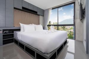 En eller flere senge i et værelse på Your Relaxing Stay! Suite CTG P506 at Tropics Kamala Residence with Scenic Rooftop Pool and Great Amenities + 19 billeder