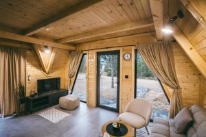 Χώρος καθιστικού στο LandHaus Tri Vikendice - Idiličan boravak u prirodi Blidinja