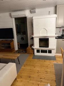 a living room with a white brick fireplace at Villa Porotupa in Syöte