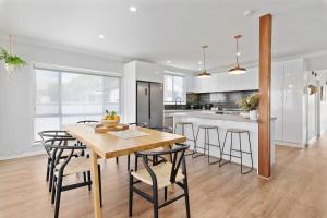 Køkken eller tekøkken på Sip and Soak Up Summer in the Hunter