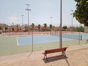 Tenis a/nebo squash v ubytování B&B Sensaltro nebo okolí