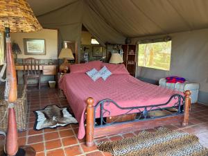 Postel nebo postele na pokoji v ubytování Buffalo's Rest Greenpark-Naivasha