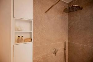 Koupelna v ubytování Luxe chalet met sauna in een oase van rust