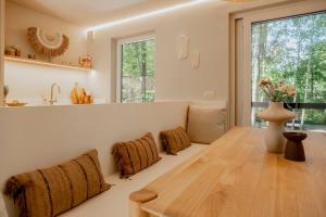 Posezení v ubytování Luxe chalet met sauna in een oase van rust