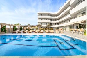 Πισίνα στο ή κοντά στο Nicolas Grand Suites, Adults Only