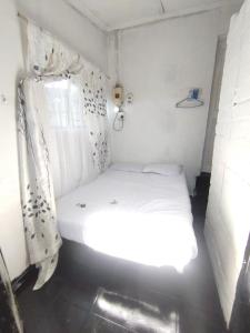 Ένα ή περισσότερα κρεβάτια σε δωμάτιο στο Small affordable room rustenburg