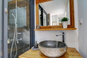 Ένα μπάνιο στο Kaz Emara maison avec jacuzzi