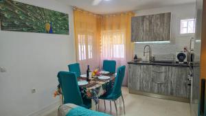 Küche/Küchenzeile in der Unterkunft Casa Diana by HelloApartments