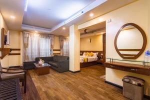 Rúm í herbergi á Yellow Pagoda Hotel
