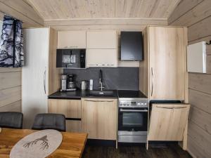 Kuchyň nebo kuchyňský kout v ubytování Holiday Home Hehku by Interhome