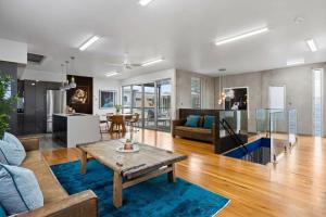 Χώρος καθιστικού στο Exquisite Beachside Mansion