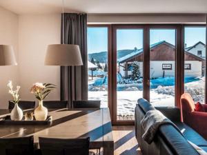 Nespecifikovaný výhled na hory nebo výhled na hory při pohledu z prázdninového domu + 15 fotografií