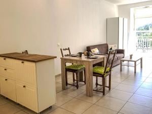 Fotografie z fotogalerie ubytování Studio Alpes et Lac 14 by Interhome v destinaci Champex + 17 fotografií