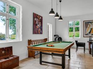 Billiards table sa Apartment Geraldine - 3-5km to the inlet by Interhome