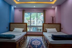 Postel nebo postele na pokoji v ubytování Homestay Book Now