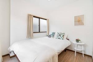 Rúm í herbergi á Japan style house two toile two shower 3ldk shinjuku 15 min shibuya 28 min tokyo 18 min