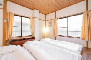 Rúm í herbergi á Japan style house two toile two shower 3ldk shinjuku 15 min shibuya 28 min tokyo 18 min