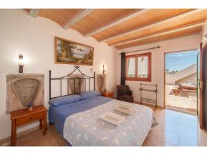Ένα ή περισσότερα κρεβάτια σε δωμάτιο στο Holiday Home Cas Forner by Interhome +15 φωτογραφίες