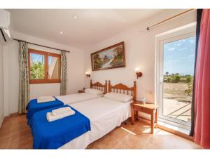 Ένα ή περισσότερα κρεβάτια σε δωμάτιο στο Holiday Home Cas Forner by Interhome