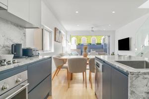 Cucina o angolo cottura di Tranquil Haven in Balmain