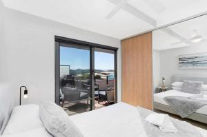 Katil atau katil-katil dalam bilik di Sea View Retreat Ocean Views Pool Spa