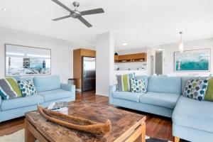 Ruang duduk di Sea View Retreat Ocean Views Pool Spa