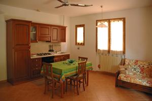 Kuchyň nebo kuchyňský kout v ubytování Agriturismo Podere Gozzuto