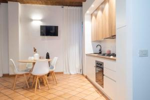 Η κουζίνα ή μικρή κουζίνα στο Appartamento in centro storico L&L house