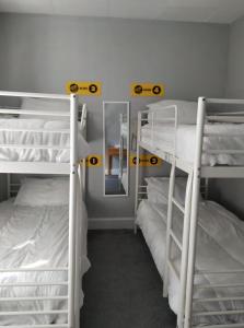 Postel nebo postele na pokoji v ubytování Citi Hotel Aberdeen + 18 fotografií