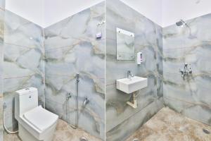Bagno di FabHotel Shree Venkatesh Nileyam
