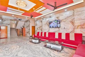 TV o dispositivi per l'intrattenimento presso FabHotel Shree Venkatesh Nileyam