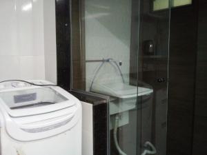 a bathroom with a toilet and a sink at Apto 2 quartos Nucleo Bandeirante in Brasilia