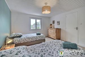 Postel nebo postele na pokoji v ubytování Le Roc'h Mousse Gîte de Charme en Centre Finistère