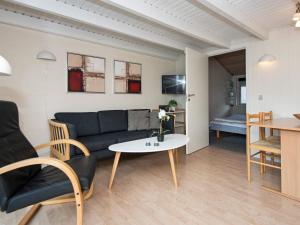 Ruang duduk di 6 person holiday home on a holiday park in Hemmet