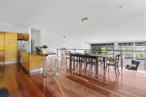 Fotografie z fotogalerie ubytování Hilltop Hideaway Family Escape v destinaci Merewether