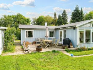 Garður fyrir utan 10 person holiday home in Græsted-By Traum