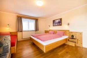 Posteľ alebo postele v izbe v ubytovaní Gasthof Kogelalm