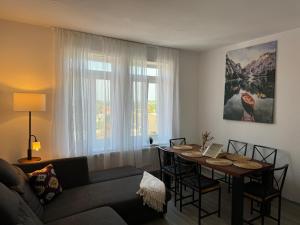 Posezení v ubytování Charmante 4 Zimmer Apartment Contactless Check-in historische Stadtzentrum